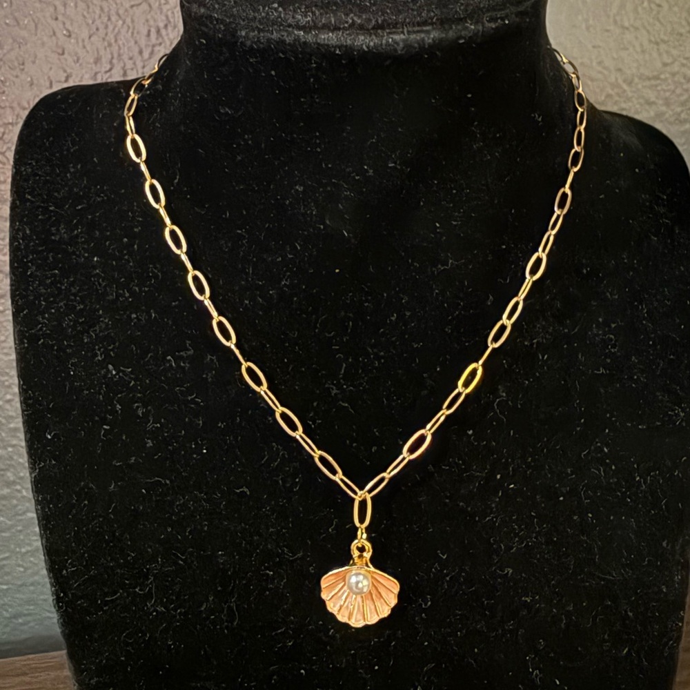 Elegant Gold Paperclip Necklace with seashell pearl charm